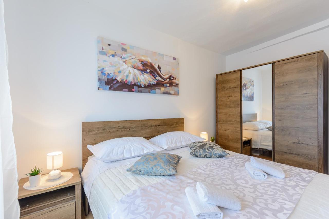 Apartman Mare มิลนา ภายนอก รูปภาพ